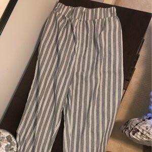 Striped Wide Leg cloth pants with pockets.